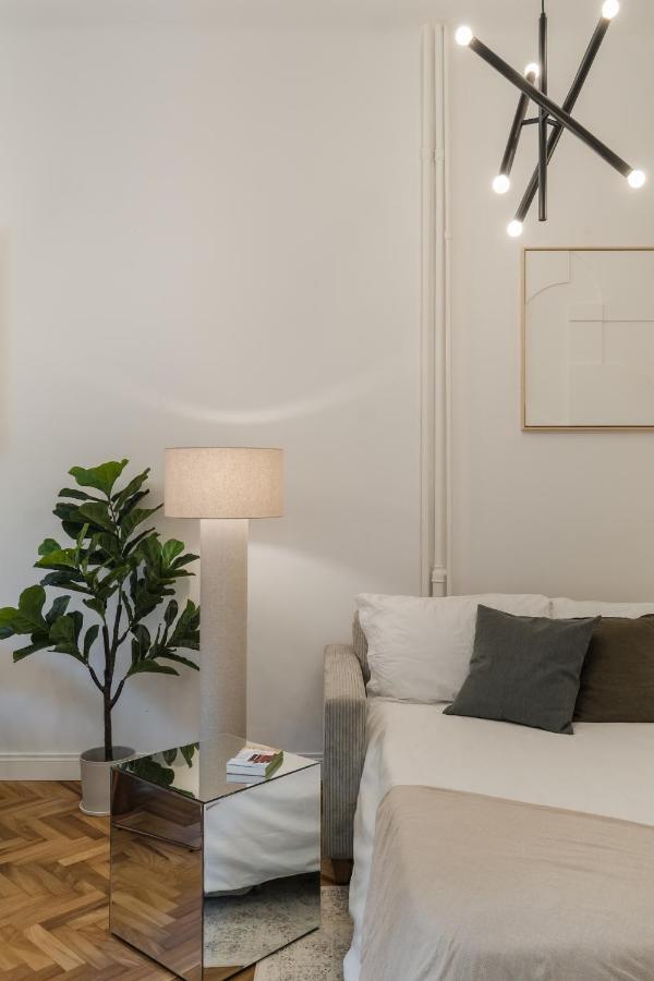 Casa Unica - Elegant With Balcony - Centrale 1 Apartment Milan